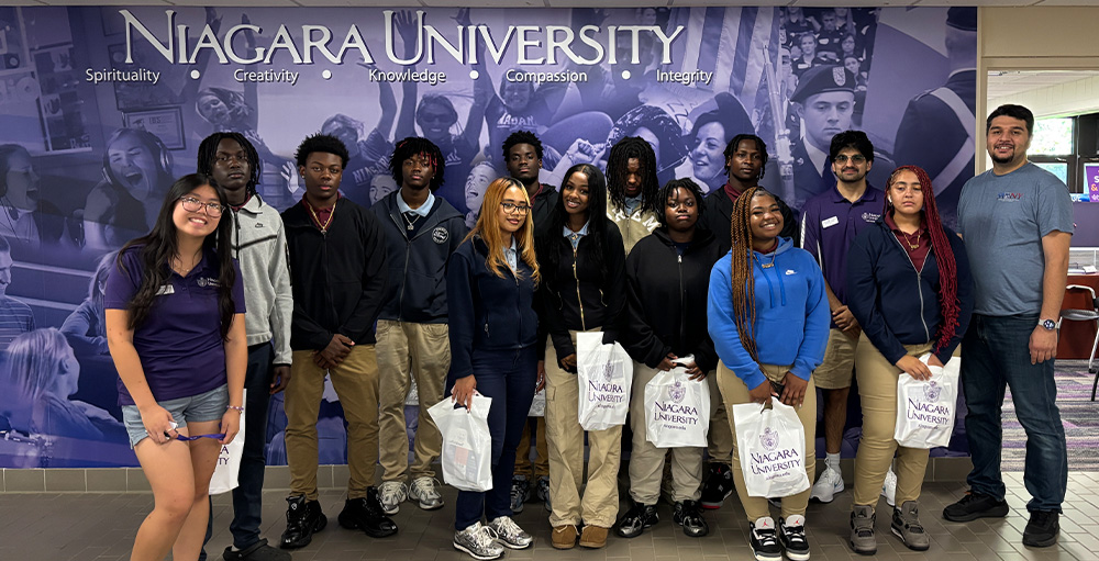 High School Scholars from SANY Visit Two Buffalo Universities